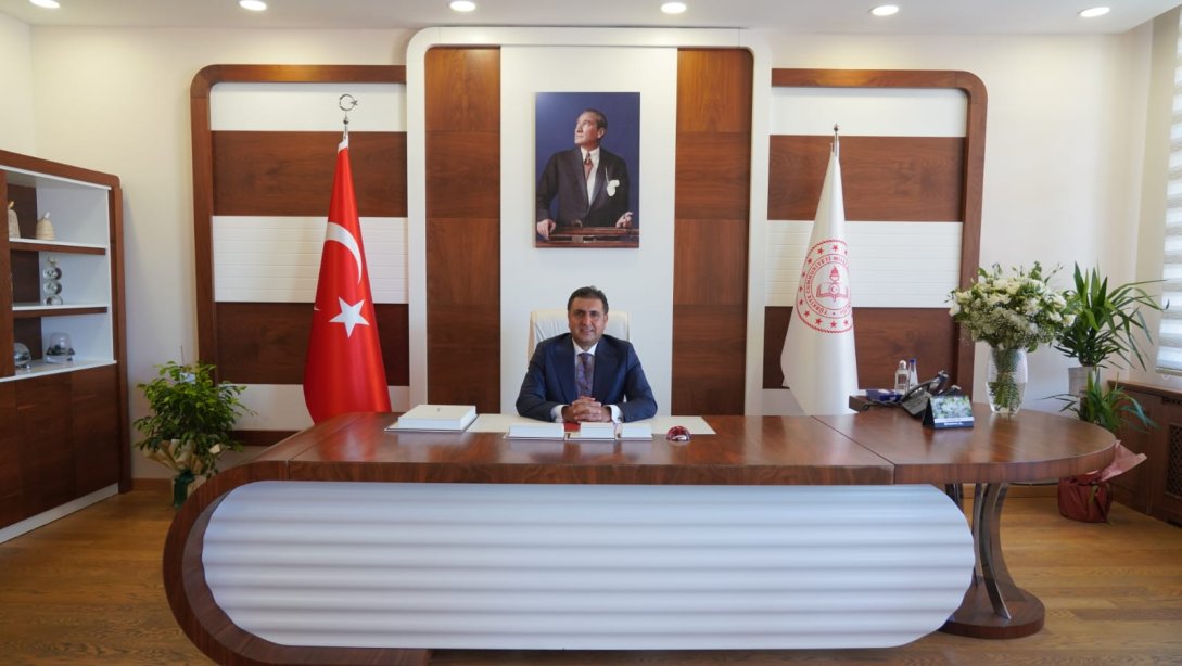 Doç. Dr. Murat Mücahit YENTÜR İstanbul İl Milli Eğitim Müdürü Olarak Yeni Görevine Başladı