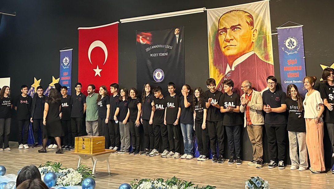 ŞİŞLİ ANADOLU LİSESİ ROZET TAKMA TÖRENİ